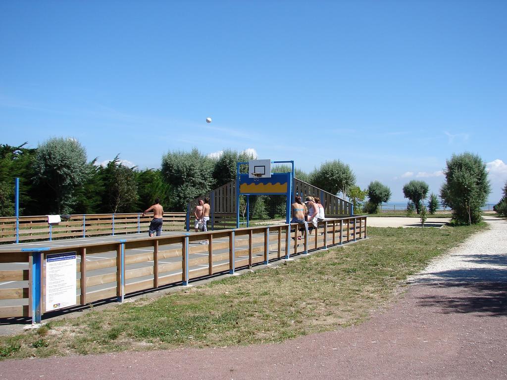 Saint-Denis-dʼOléron Camping Phare Ouest מראה חיצוני תמונה